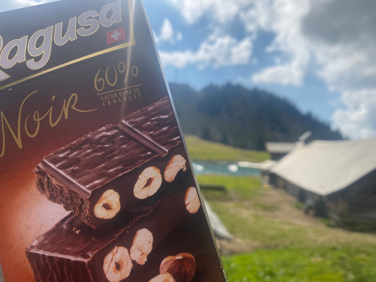 Gönnen Sie sich oder verschenken Sie knackige Schweizer Nuss Schokolade
