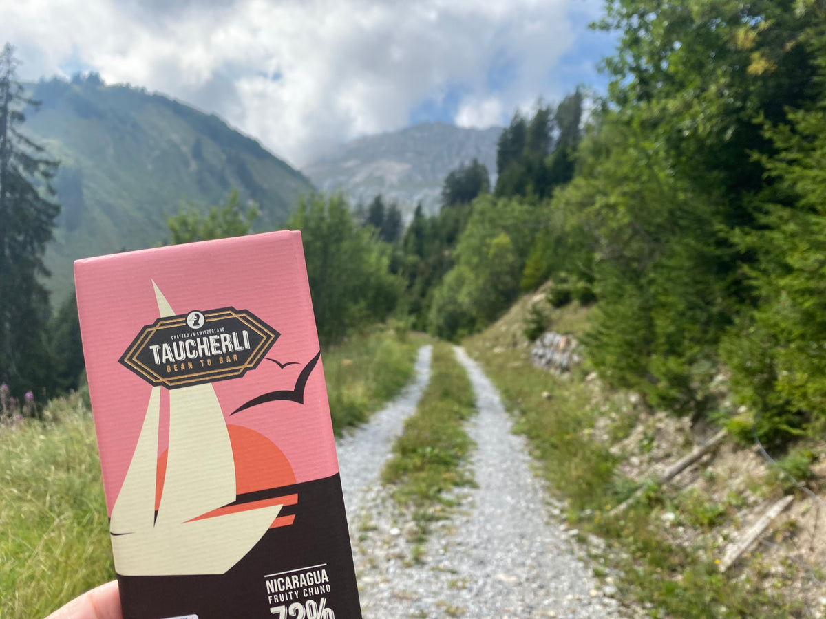 taucherli schokolade auf wanderweg