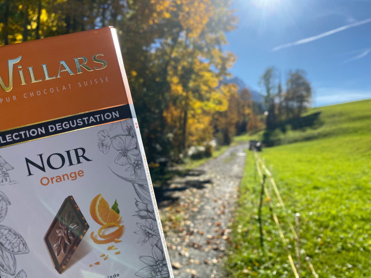 Tafel Schokolade auf Wanderweg