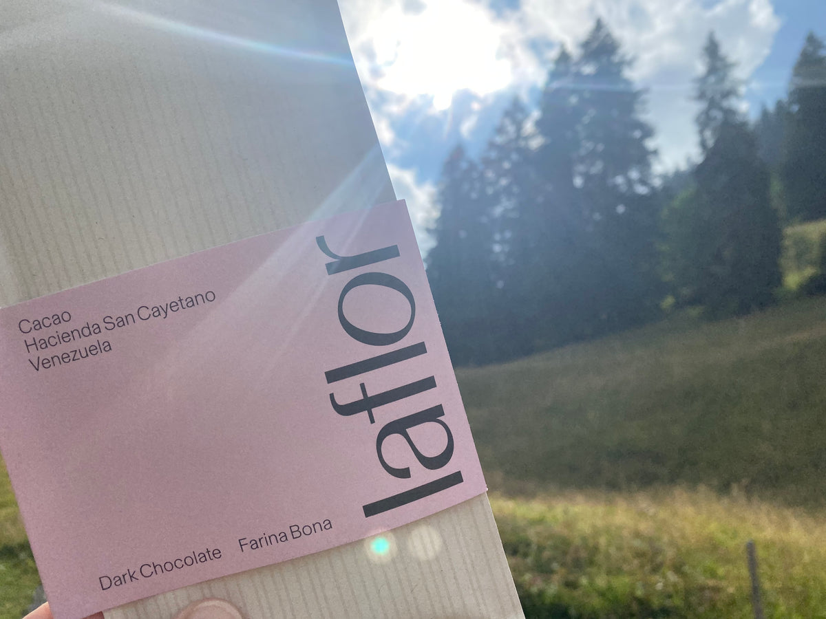 laflor schokolade im sonnenlicht im bergtal