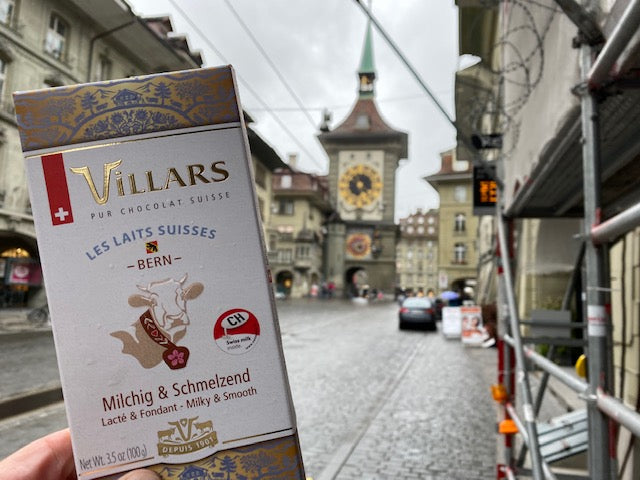 villars schokolade vor zytglogge turm in bern schweiz